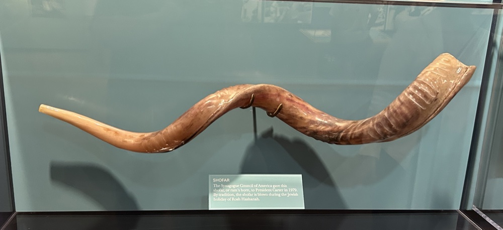 A long curved ram's-horn shofar